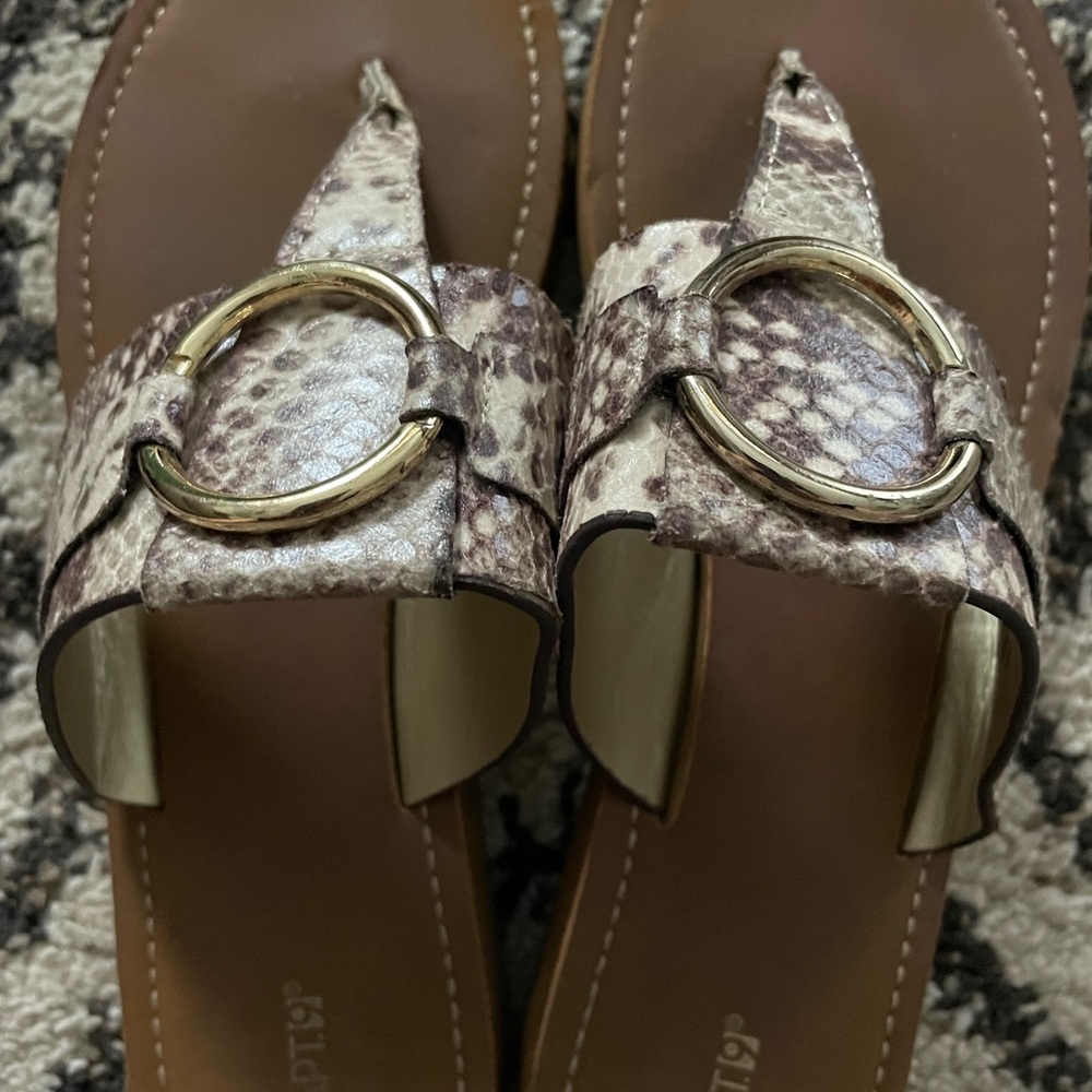 Sandals Apt.9